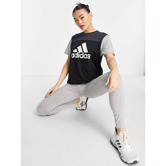 

Черная футболка с цветными блоками adidas Sportswear