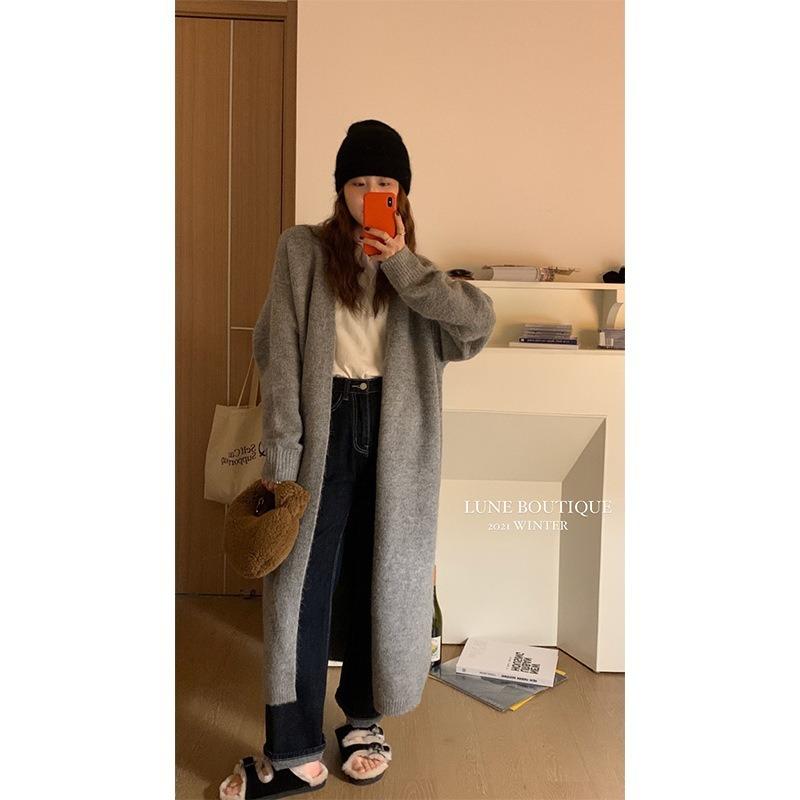 

Вязаный кардиган женский осенне-зимний новый ленивый ветер свободный длинный рукав средней длины до колена свитер куртка женская one size fits all чёрный