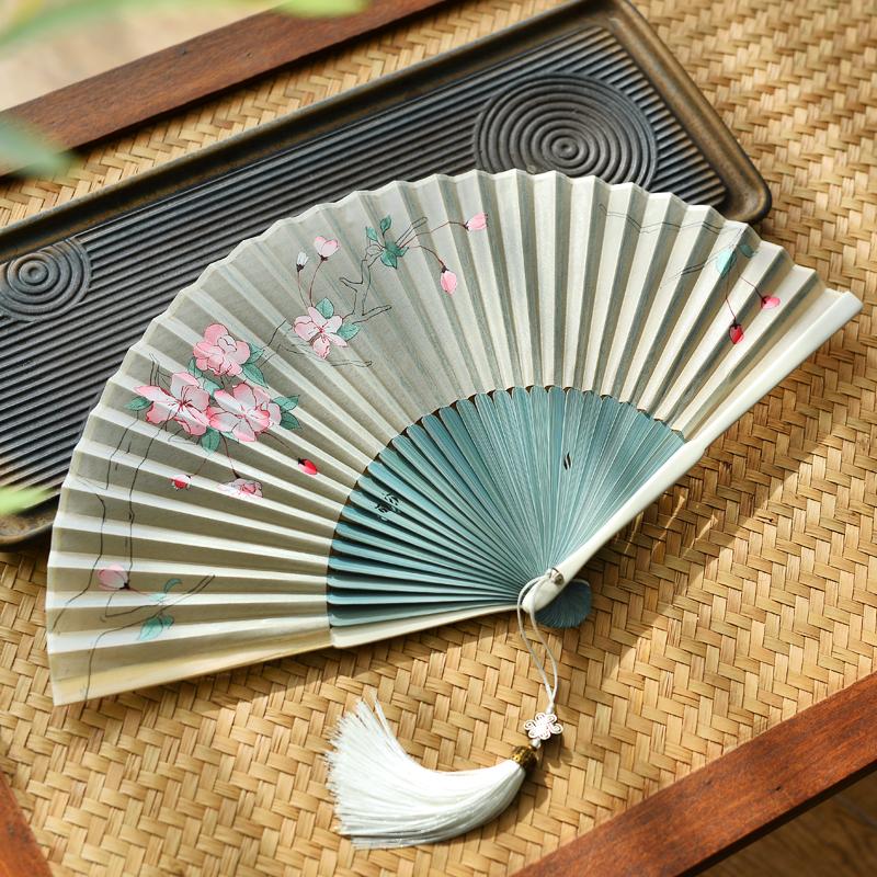 

Винтажный китайский шик чонсам ханьфу веер древний стиль ткань ручная работа бамбуковые спицы складной веер танцевальное выступление портативный ручной веер