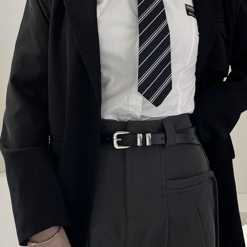 

Трендовый женский ремень из искусственной черной кожи с уникальной серебристой пряжкой для модного образа чёрный