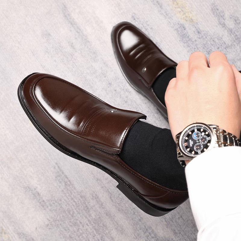 Men's Shoes Spring New Large Size Leather Shoes Men's Breathable Soft Soles Middle-aged Men's Leather Shoes Versatile Dad Shoes Tide