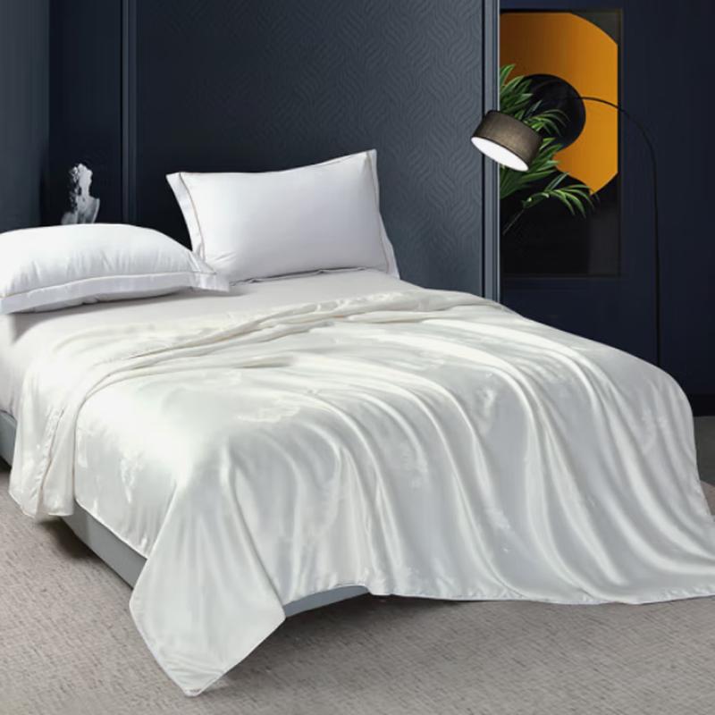 

Jieliya Soft Polyester Summer Comforter