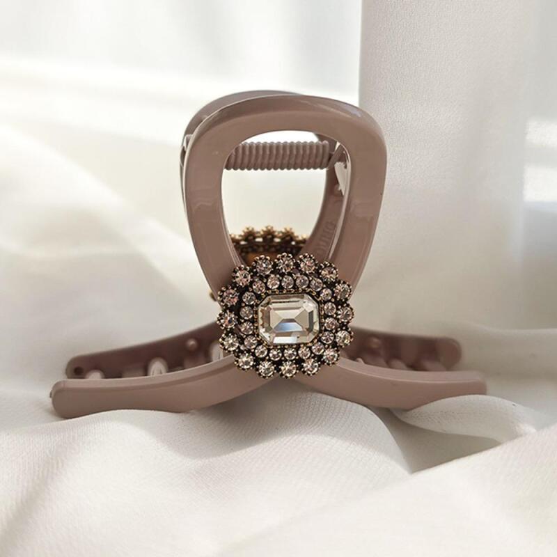 Women s Vintage Brooch Cubic Mini Hair Clip A32022_Beige