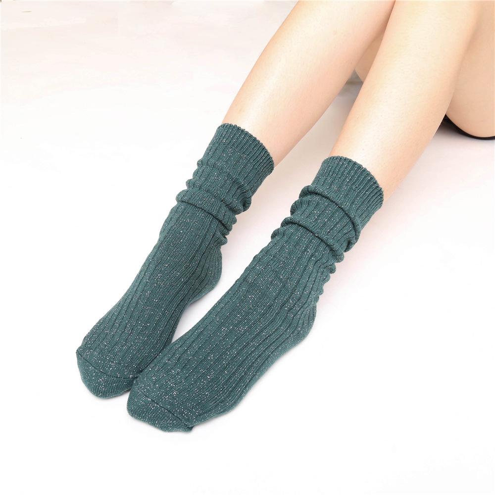 

Vertical Thin Stacked Socks Womens Style Wearing In Autumn Middle Cylinder ліс зелений колір