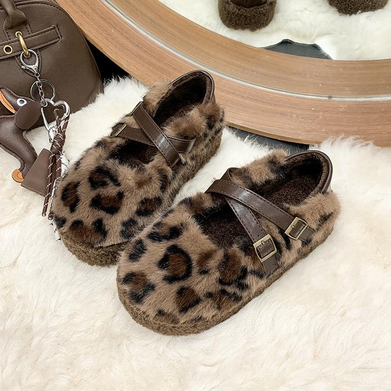 Cute fluffy slippers women's 2025 new autumn and winter velvet lamb wool shallow mouth beanie shoes with Mary Jane shoes