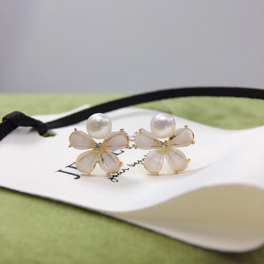 Náušnice pecky s květy z říčních perel Zhuji s jehlou ze sterlingového stříbra S925