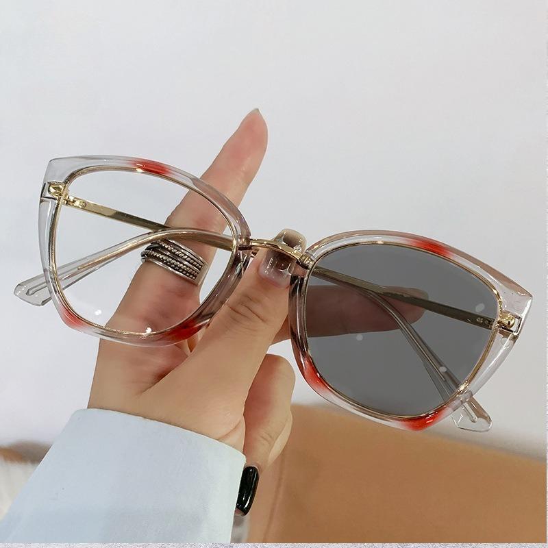 Fashionable High-Definition Color Changing Glasses Ultra Light Cat Eye Flat Lens Women'S Photochromic Goggles