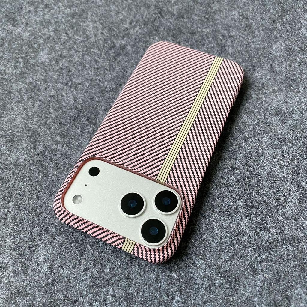 Triumph color red line carbon fiber is suitable for Apple 17 mobile phone case 16pro large hole gradual change sky color 15/14 protective cover