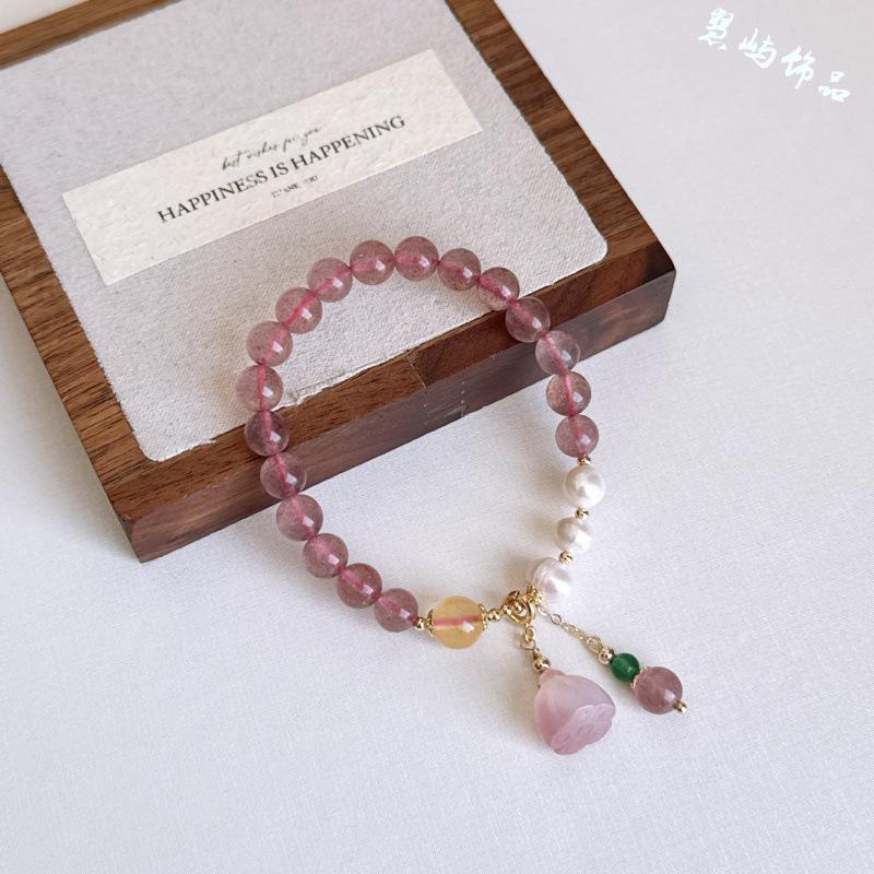 Gentle style strawberry crystal lotus bracelet, natural pearl accessories, spring-themed bracelet for girls, versatile and detachable pendant