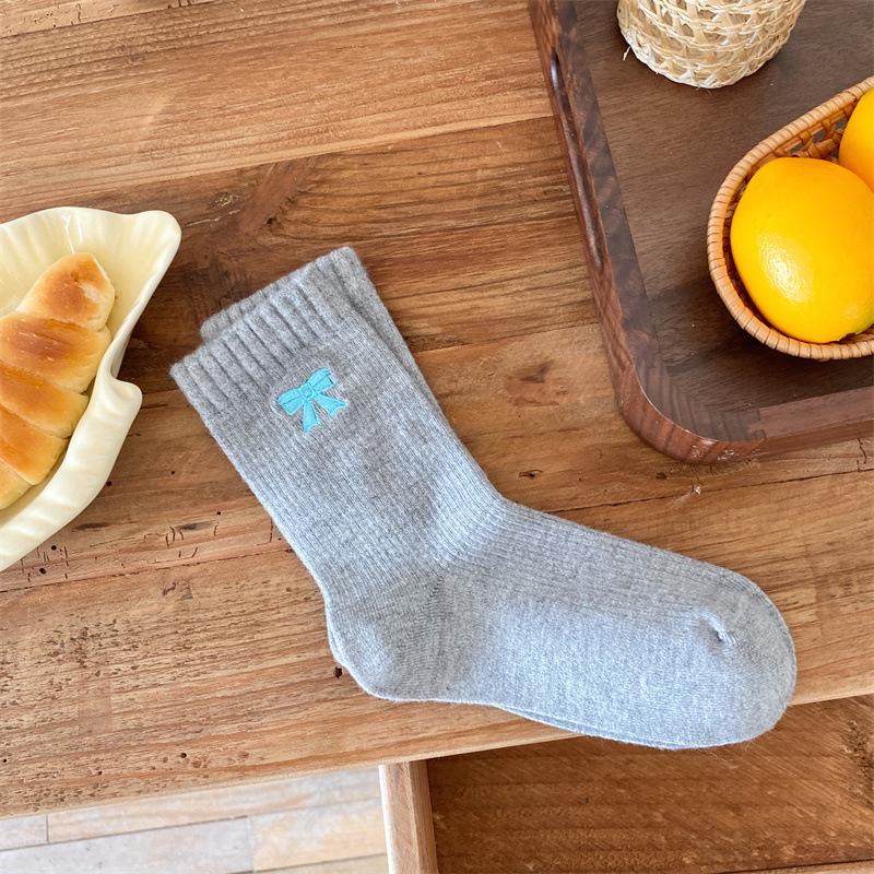 Women's Thickened Pure Cotton Mid-Calf Slouch Socks with Bow Embroidery for Autumn and Winter