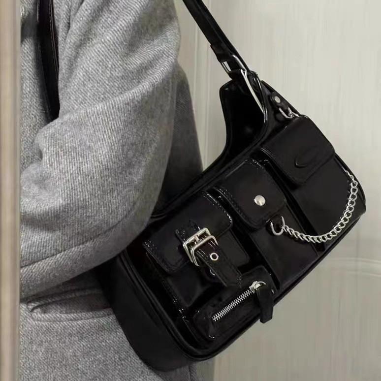 Niche Design Bag with A High-end Feel, Featuring A Hong Kong-style Chain, Single-shoulder Underarm Bag, and A Female Motorcycle Bag
