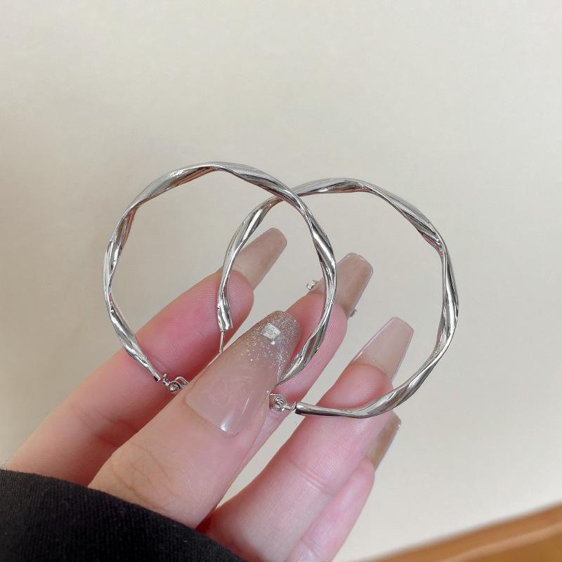 Female Light Luxury Irregular Large Circle Earrings