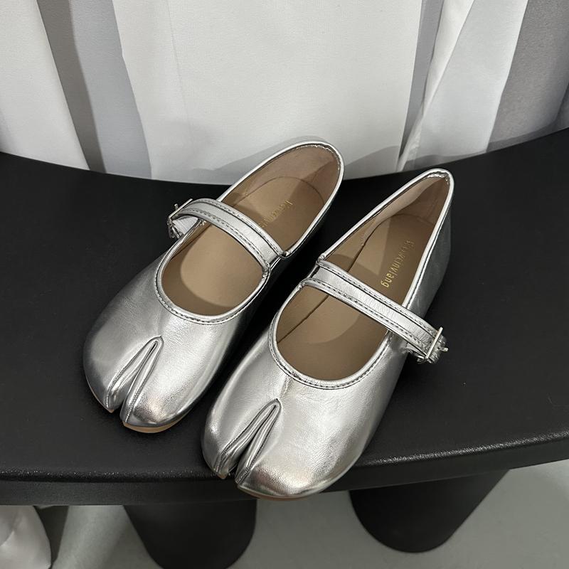 Fashion SUOJIALUN Autumn Women Flat Shoes Fashion Split Toe Slip On Loafer Shoes Flat Heel Soft Leather Casual Outdoor Shallow Ballerina
