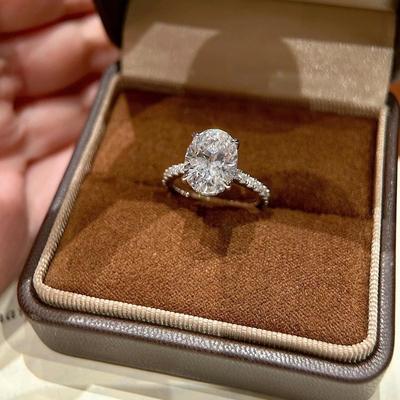 Luxuriöser europäischer und amerikanischer Verlobungsring mit Moissanit-Diamant in Nachahmung eines Taubeneis