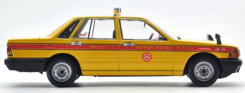 Tomica Limited Vintage Neo Nissan Cedric Taxi Finished Model 1/43 LV-N43-13b (Nihon Kotsu)