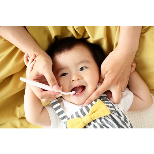 Pigeon Finishing Toothbrush, Soft, Ideal for cleaning front teeth and gaps from the time teeth first emerge (6 months to 1.5 years old)