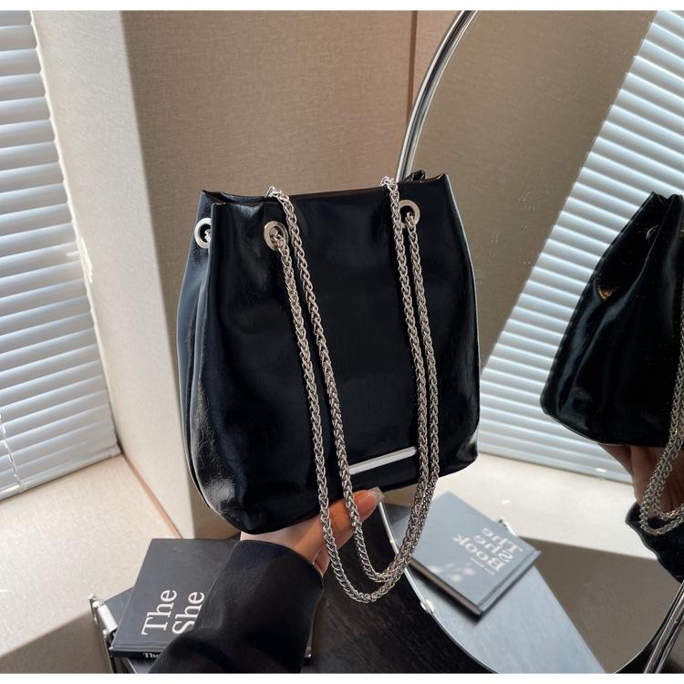 Large Capacity Bucket Underarm Bag Women's New Fashion Chain Shoulder Bag Soft Leather Versatile Bucket Bag