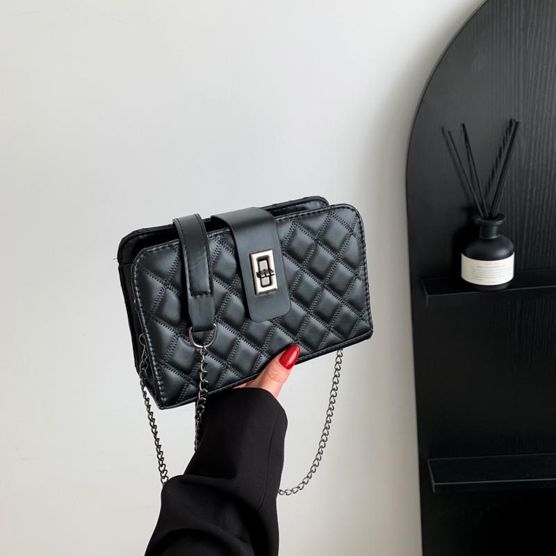 

Stylish Quilted Chain Bag Fashionable Shoulder Crossbody Handbag For Women In Black And Khaki чёрный