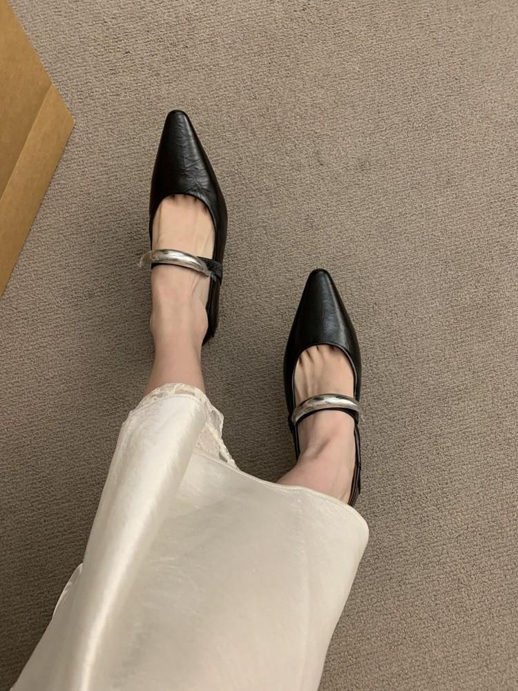

2025 new pointed metal buckle with Mary Jane shoes women wear versatile temperament inner height increase shallow mouth single shoes 35