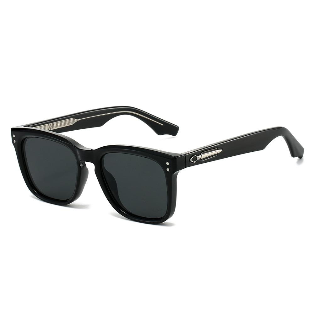 

Quality Retro Rivets Square Sunglasses Men Metal Core Simple Design Decorative Glasses Women UV400 Unisex Luxury Sunglasses Men 1PCS черный серый