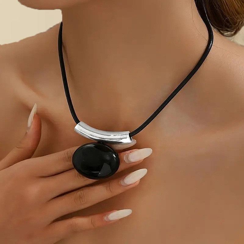 

Нишевое овальное ожерелье-подвеска, дизайнерское, с передовым чувством, цепочка для ключицы, ожерелье-подвеска серебряный серый