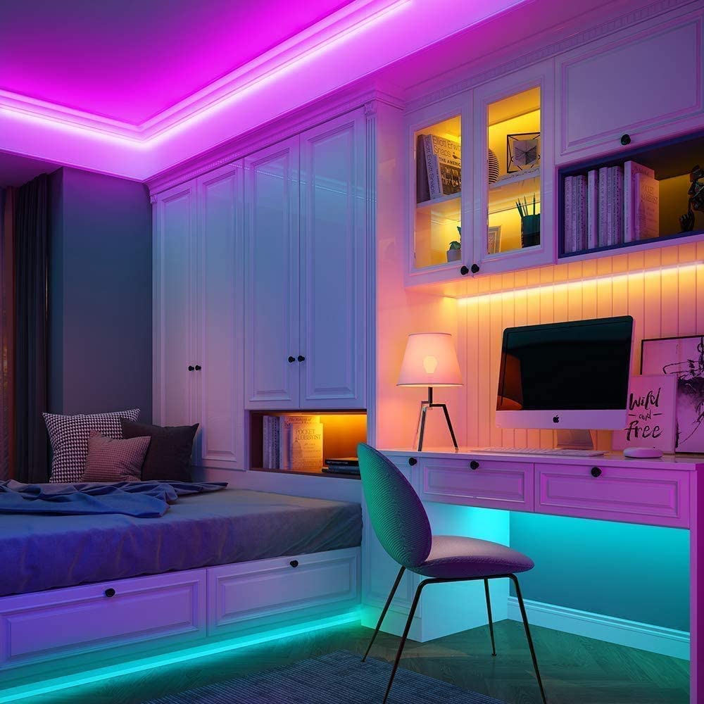 5 metrů vodotěsných LED světelných řetězů s 300 barevnými 5050 RGB LED a Bluetooth ovladačem