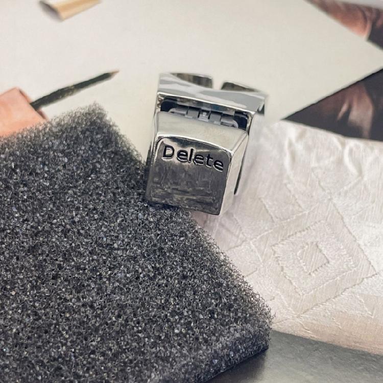 Modern Deletes Key Rings in Sturdy Alloy Materials Jewelry Accessory for Creative People Daily Use Stylish Outfits