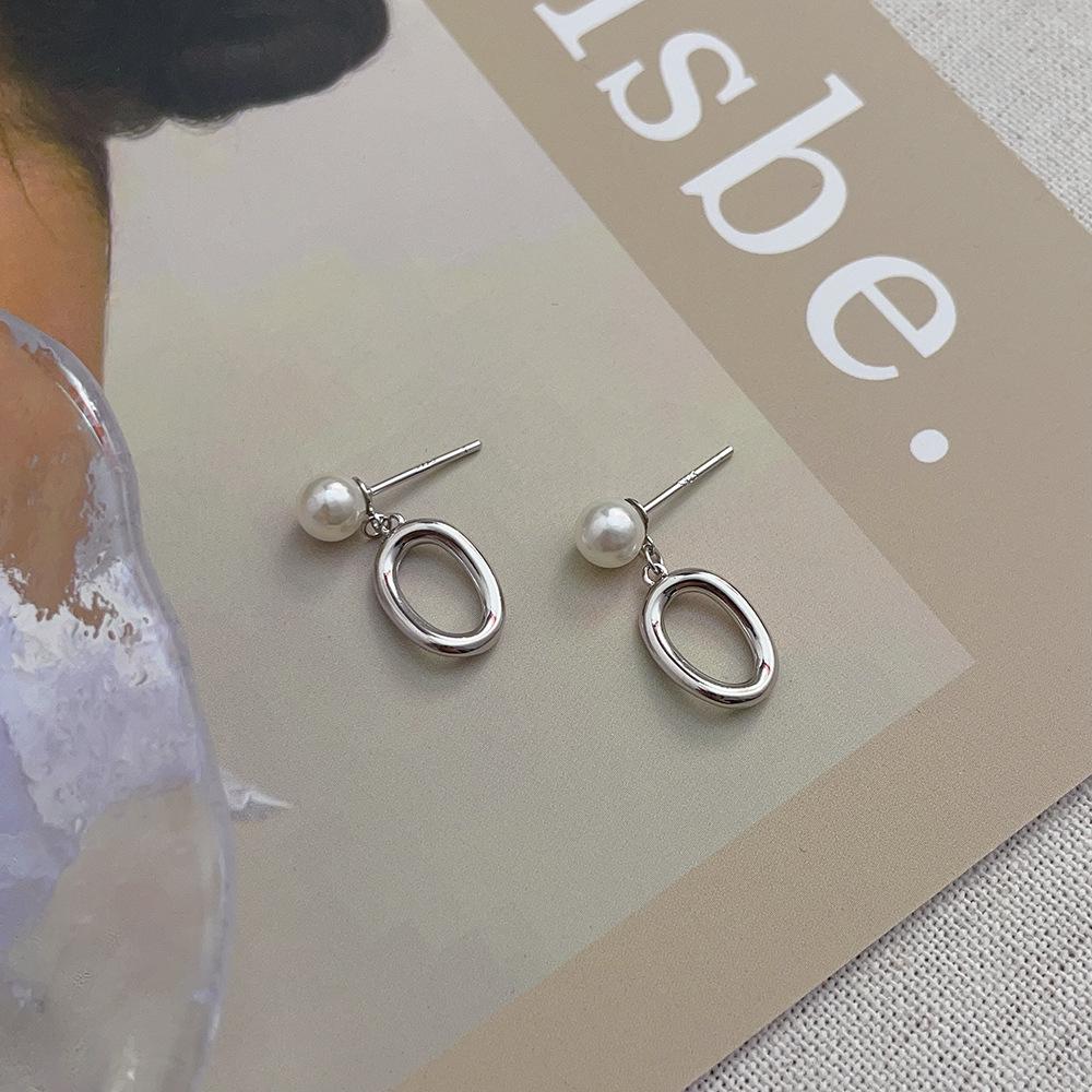 Niche Design Pearl Ring Twist Stud Earrings Women's Retro Style Imitation Pearl Earrings
