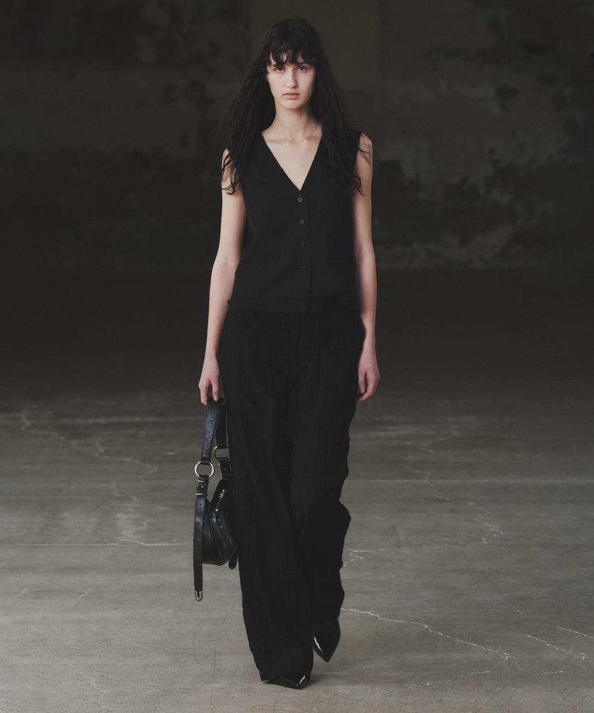 INSILENCE WOMEN Pleated Pants Black