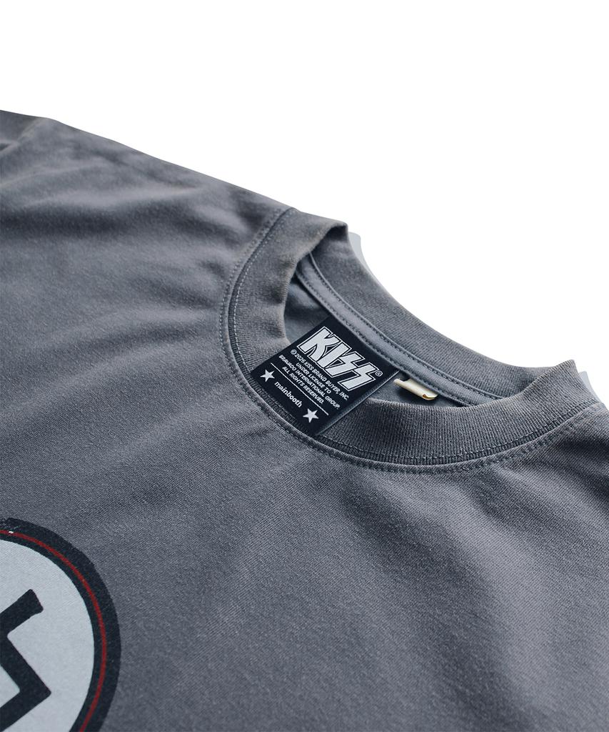 MAINBOOTH [Kiss] Chikara T-Shirt (Dust Gray)