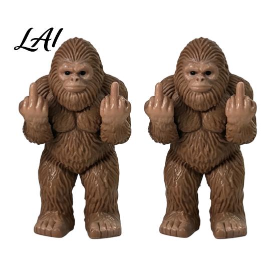 Conversation Starter Desk Decor Mini Monkey Figurine Funny Resin Frog Statue with Middle Finger Gesture Sarcastic Unique Birthday Gift Ideas