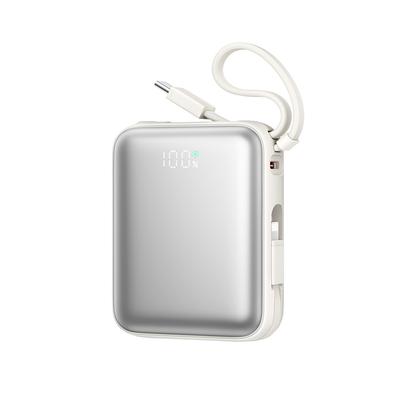 Powerbank 10000mAh 22.5W mit eingebauten USB-C Lightning-Kabeln - weiß