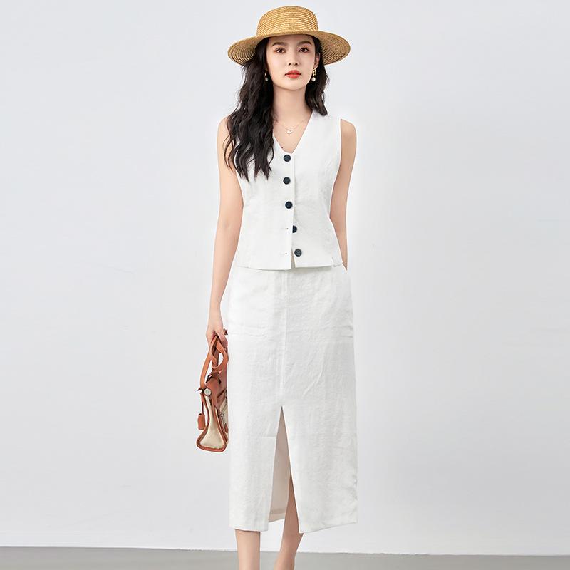 

2425408-Элегантный комплект из льняного жилета и юбки - женский, ранняя осень L белый