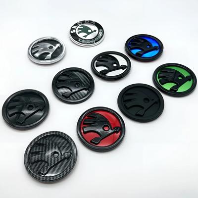 Škoda 2025 Horúci 80mm 90mm 100mm Logo auta Odznak na prednú mriežku auta, emblém na zadnom kufri pre Škoda Octavia Rapid Fabia A7 Superb KAMIQ V