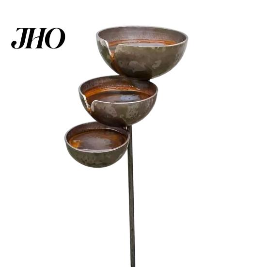 Mangiatoia per Insetti Accessorio da Giardino Mangiatoia per Uccelli in Metallo Rustica Vintage Pali Raccogli Pioggia con Ciotole Decorative a 3 Livelli Stazione di Abbeveraggio per Api per