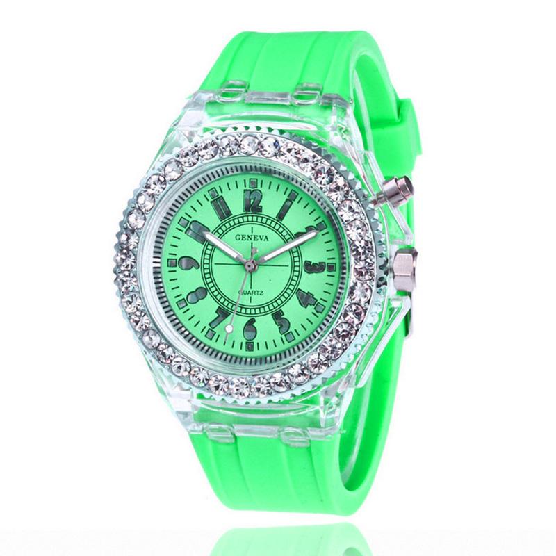 Flash Leuchtende Uhr Persönlichkeit Trends Studenten Liebhaber Gelees Frau Männer Uhren 7 Farbe Licht Armbanduhr