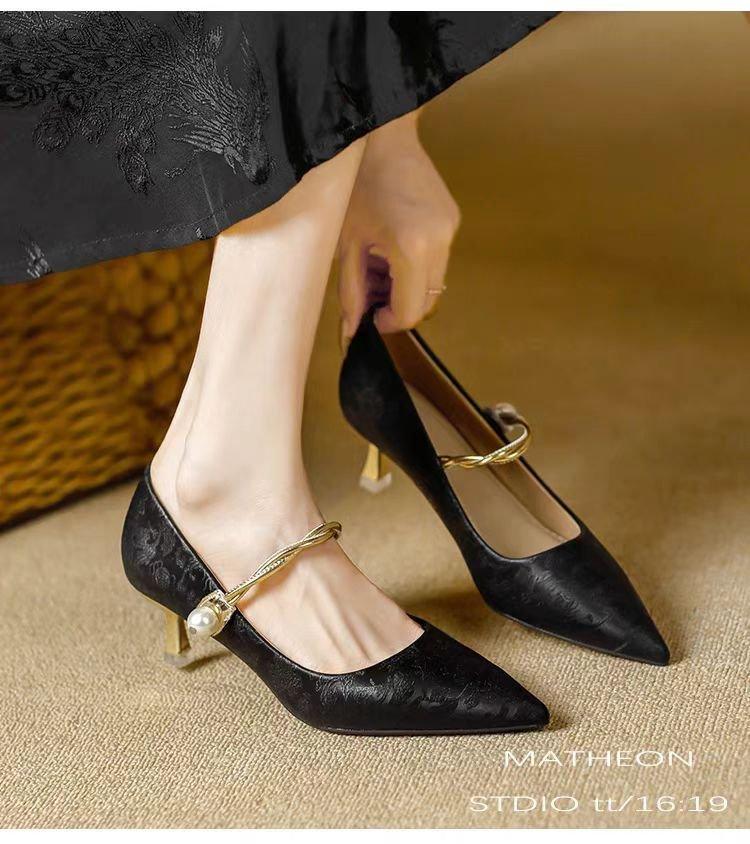 National Style Chinese Pointed High Heels 2025 New French Temperament with Skirt One-word Belt Autumn Bag Head Single Shoes Women