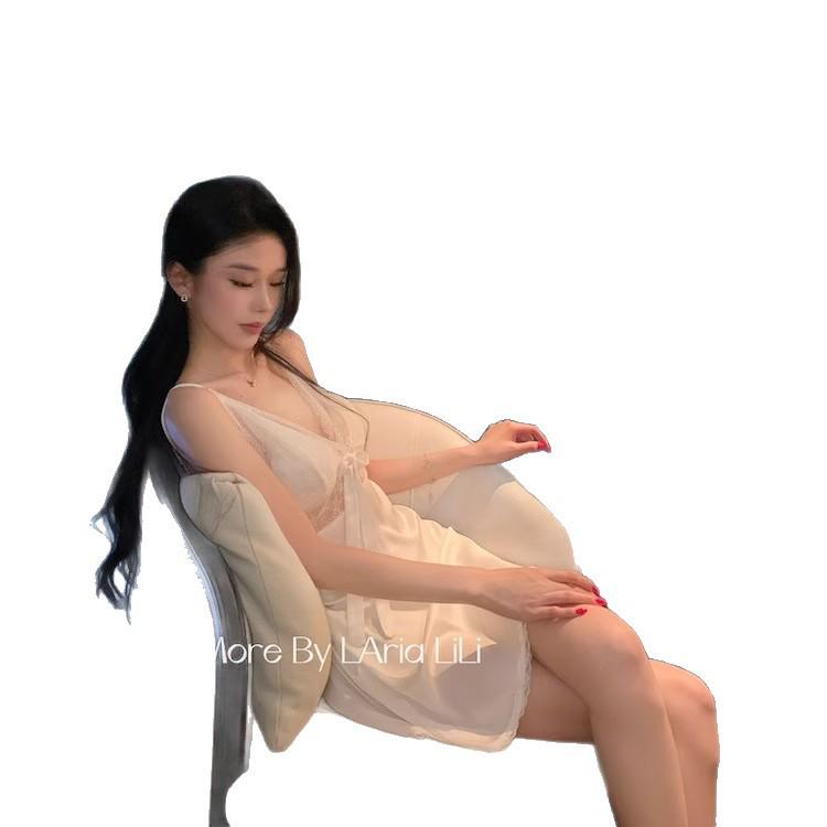 Elegantes Satin-Spitzen-Camisole-Schlafkleid mit V-Ausschnitt und Schleife