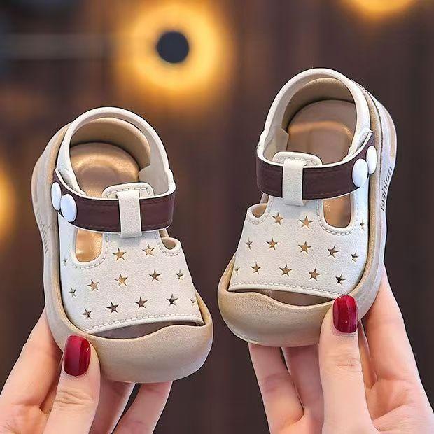 

Children s Sports Shoes 18 білий