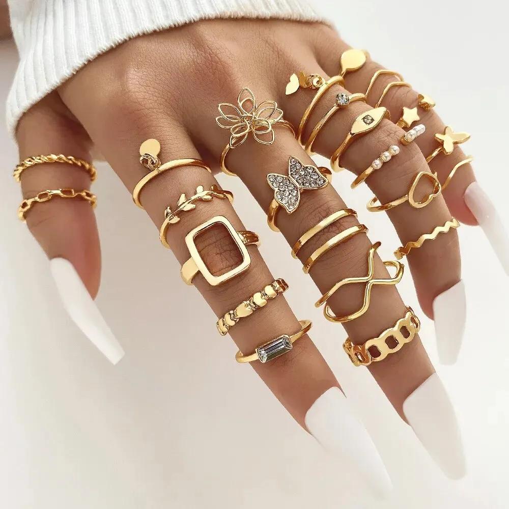 Set di 12 Anelli a Forma di Cuore Colore Oro per Donna Moda Zirconia Cubica Stella Geometrici Anelli da Dito Femminili Semplici alla Moda Gioielli Regali