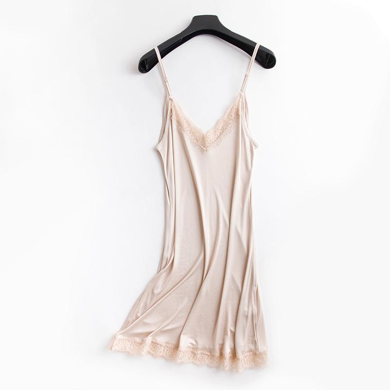 

Шелковая кружевная ночная рубашка с V-образным вырезом: Шелковая пижама с подтяжками Mulberry Large