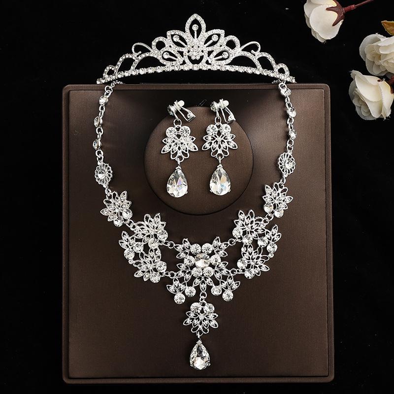 Ensemble Nuptial Féerique: Couronne, Collier & Boucles d'oreilles – Parfait pour un Mariage ou un Anniversaire