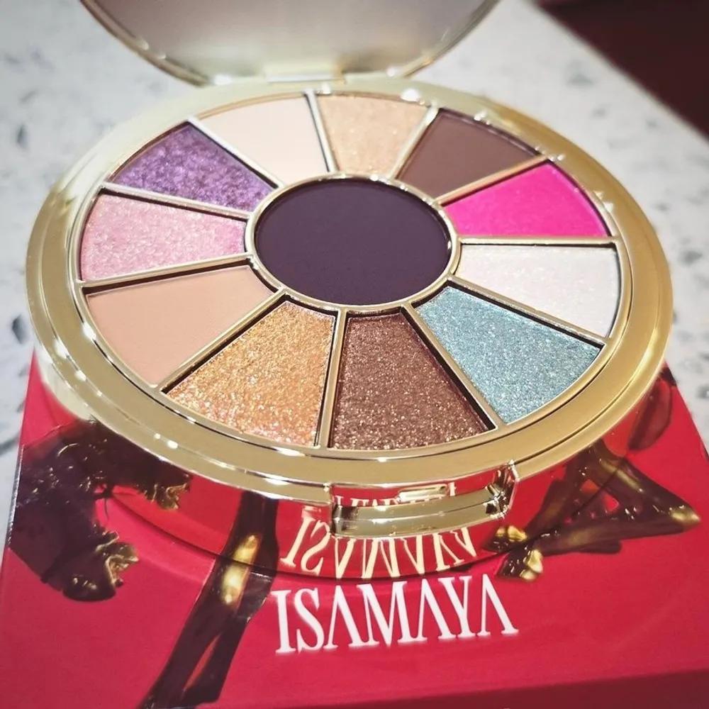 

Isamaya Beauty ISAMAYA Eyeshadow Palette Wild Star Round ISAMAYA Palette