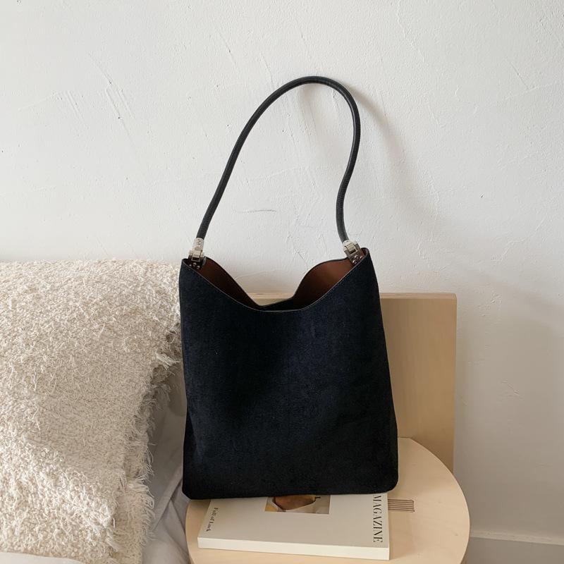 Autumn Retro High-end Underarm Bag, Bucket Bag, Large-capacity Single-shoulder Commuter Bag