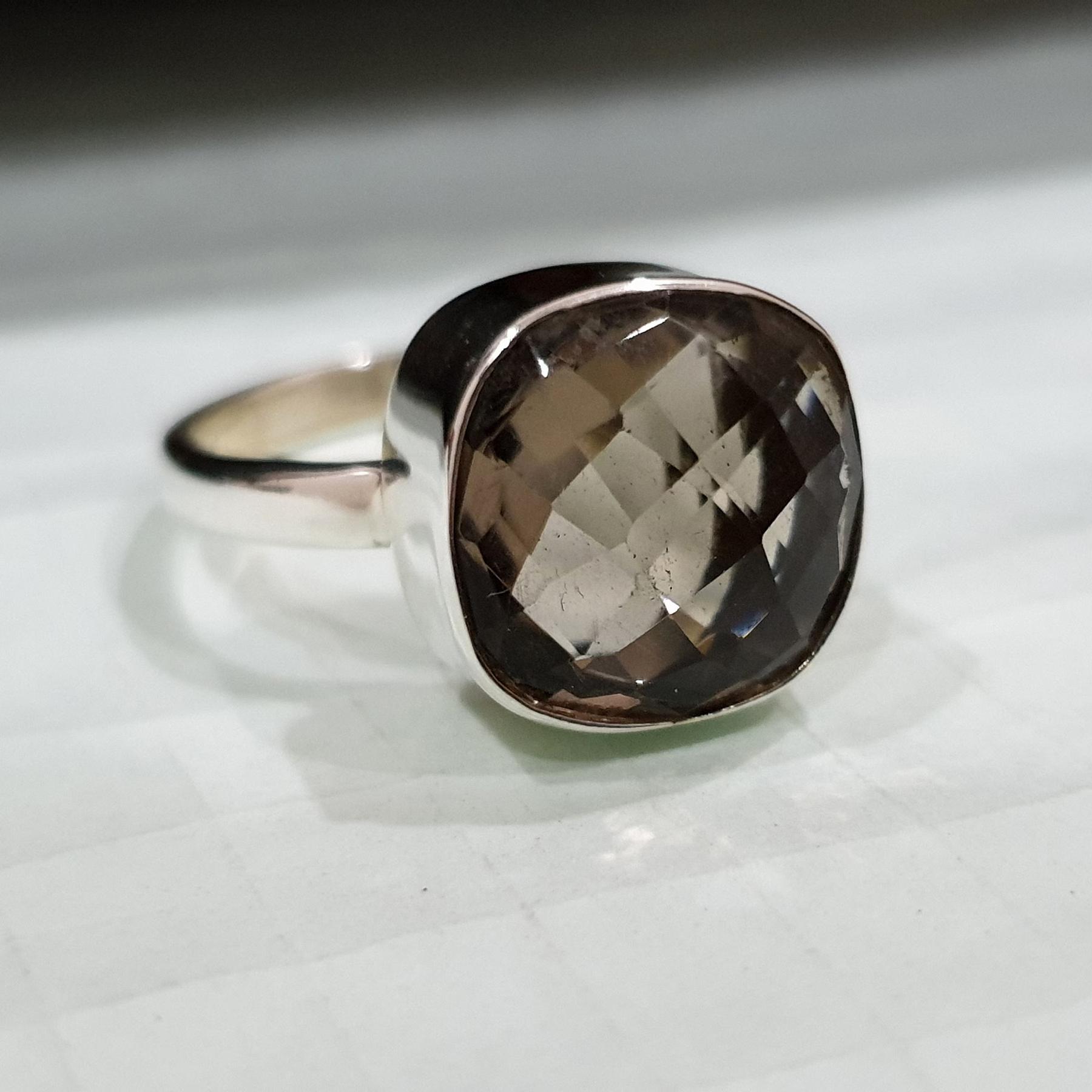 

Кільце з коричневим димчастим кварцом огранювання «Роза» зі срібла 925 проби 6