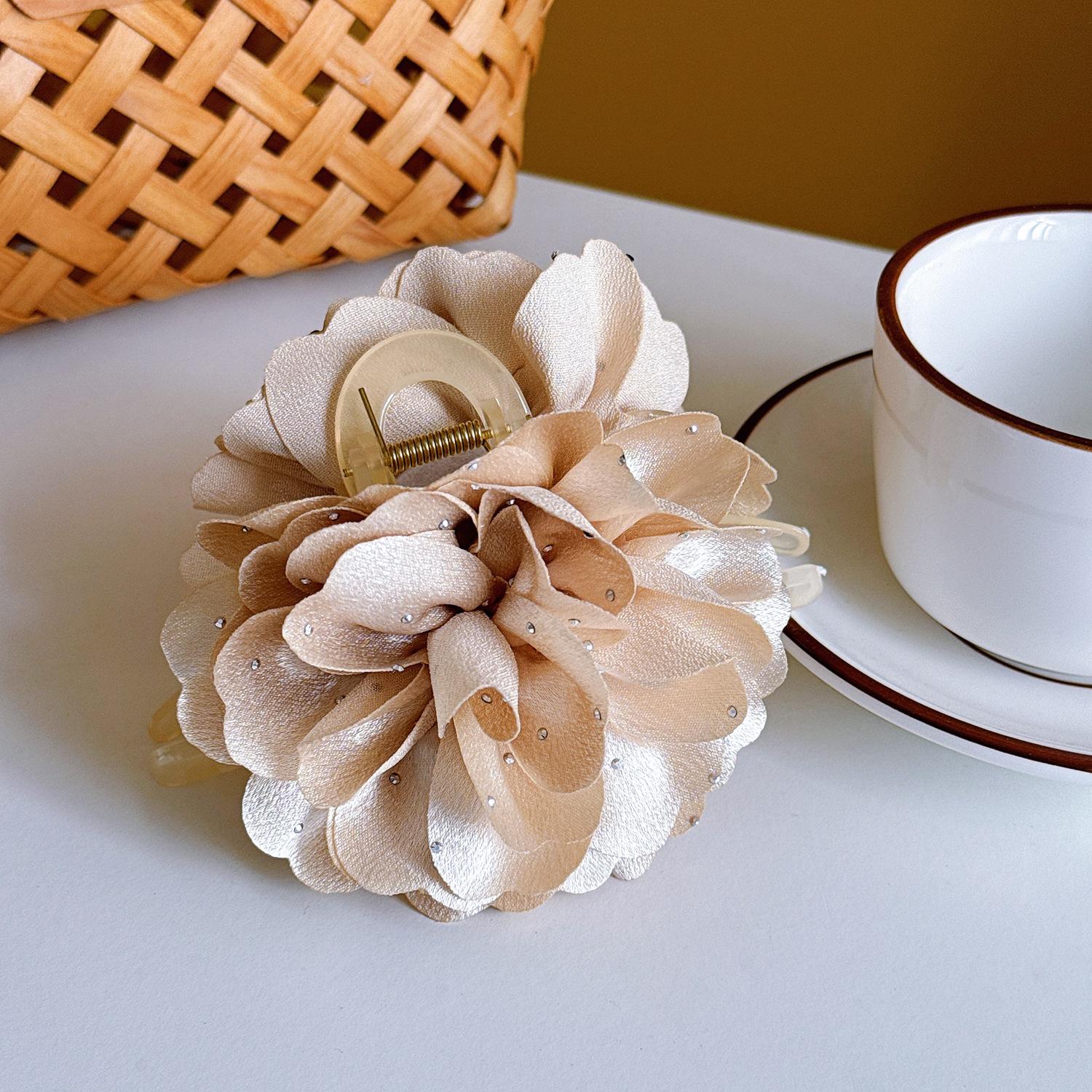 

Большая Очень Стильная Заколка-Краб для Волос с Красивым Дизайном Розы для Изысканных Причесок Beige