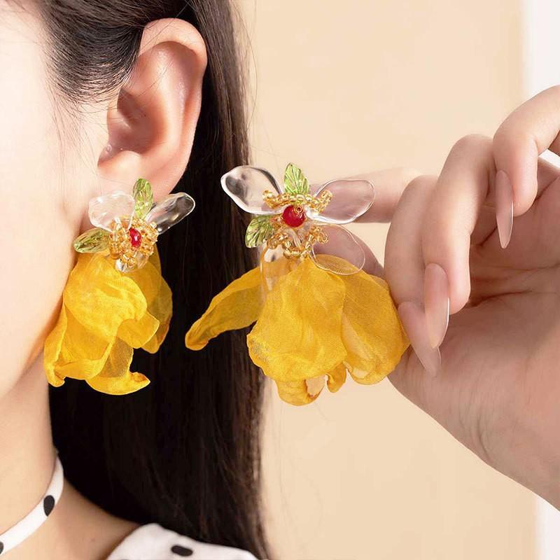 Super Fairy Atmosphere, Colored Petal Fringed Earrings, Women'S Exaggerated Vacation Style Stud Earrings, Earclips, Niche Design Earrings