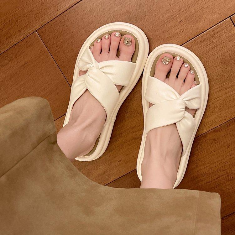 Thick-soled Crossed Slippers Women's Summer Outer Wear 2025 New Fashion High-end Skirt Beach Vacation Cool Slippers
