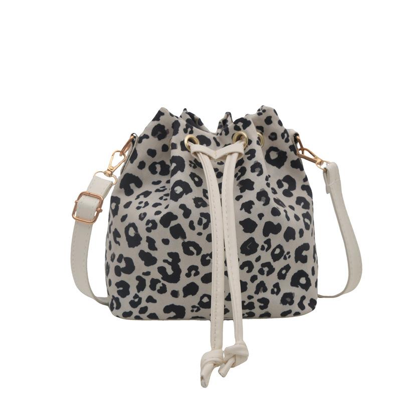 Niche design leopard print pump belt bucket bag messenger bag women's new popular versatile portable pleated shoulder bag