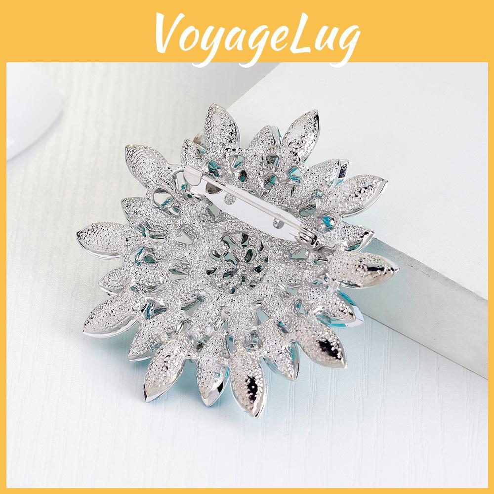 Elegante koreanische Blumenbrosche aus Legierung mit Kristallverzierungen für Damenbekleidung und Accessoires